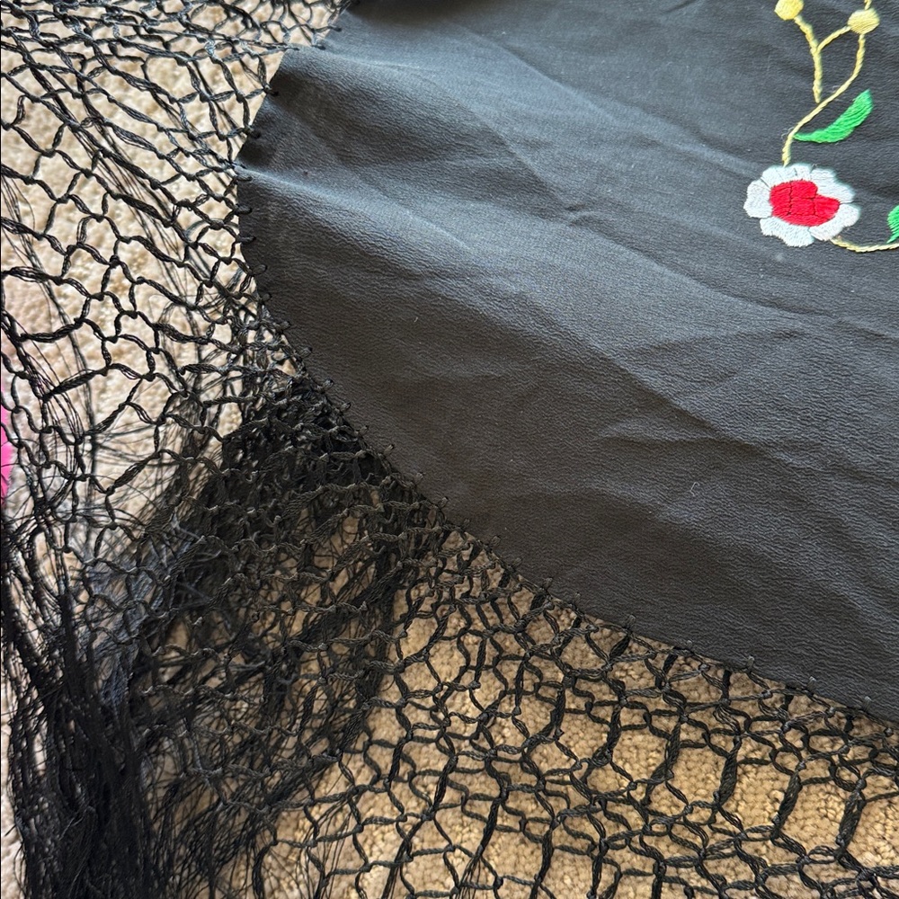 Vintage Artesania Reyes Madrid Black Floral Embroidered Silk Shawl with Fringe - Picture 7 of 8